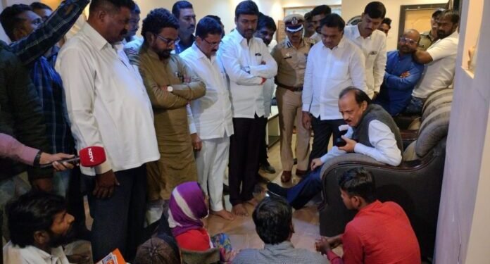 उपमुख्यमंत्री अजित पवार यांनी घेतली सोमनाथ सूर्यवंशी, विजय वाकोडे यांच्या कुटुंबियांची सांत्वनपर भेट