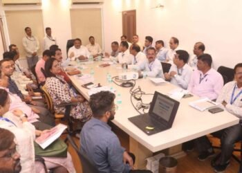 धोकादायक कारखान्यांमध्ये नियमांचे काटेकोर पालन करावे