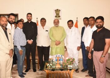 युनिफॉर्म गारमेंट पार्कसोबतच एक कॉमन मार्केटिंग सेंटर उभाराः  राज्यपाल  राधाकृष्णन