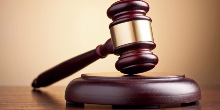 पोलिसांनी आरोपीस दिली क्लीनचिट, न्यायालयाने केले आरोपी, मात्र खटल्या अंती निर्दोष!