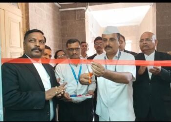 जितके कर्तव्य कठोर, तितकेच संवेदनशील ; काळ्या कोटाच्या अंतःकरणातील माणुसकी. .!