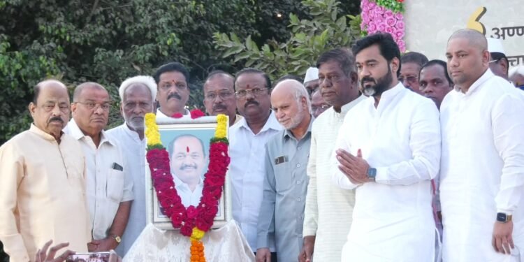 आमचे अण्णा गेले..! साश्रू नयनांनी सोलापूरकरांनी वाहिली महेश कोठे यांना श्रद्धांजली