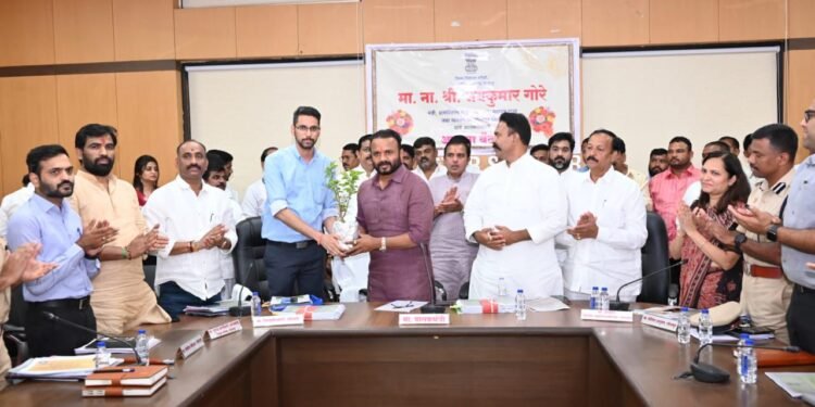 शासकीय कार्यालयात पुढील काळात अचानक भेट ! सर्वसामान्यांची कामे त्वरित मार्गी लावा – पालकमंत्री जयकुमार गोरे