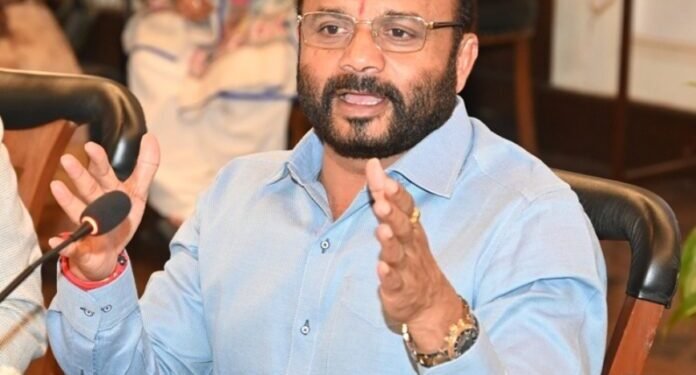 ग्रामविकास विभागाच्या योजनांची १०० दिवसांच्या विशेष कार्यक्रमाद्वारे प्रभावीपणे अंमलबजावणी करावी