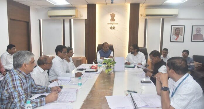 सार्वजनिक बांधकाम नागपूर प्रादेशिक विभागाअंतर्गत कामांचा महसूलमंत्री चंद्रशेखर बावनकुळे यांच्याकडून आढावा