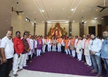 शिवजयंती निमित्त शिवजन्मोत्सव मध्यवर्ती महामंडळाच्या वतीने ढोल ताशांच्या गजरात शिवमूर्तीची प्रतिष्ठापना