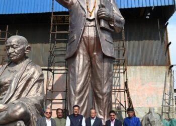 मंत्री संजय शिरसाट यांच्याकडून डॉ. बाबासाहेब आंबेडकरांच्या पुतळ्याची पाहणी