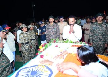 शहीद जवान चंद्रकांत काळे यांच्या पार्थिवावर वडूज येथे शासकीय इतमामात अंत्यसंस्कार