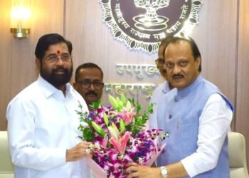 ‘महादजी शिंदे राष्ट्र गौरव पुरस्कार’ जाहीर झाल्याबद्दल उपमुख्यमंत्री एकनाथ शिंदे यांचे उपमुख्यमंत्री अजित पवार यांच्याकडून अभिनंदन