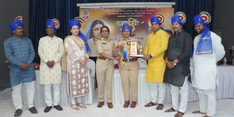 रमाईची लेक या पुरस्काराने पोलिस उपनिरीक्षक संजीवनी व्हटे सन्मानित