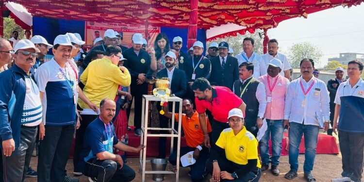 जिल्हा परिषद अधिकारी व कर्मचारी क्रीडा स्पर्धांना उत्साहात सुरूवात …!