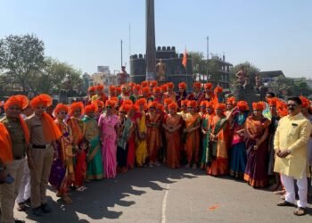 न भूतो न भविष्यती! पारंपरिक वेशभूषा, भगवे फेटे, महिलांचा उत्स्फूर्त प्रतिसाद, शिवशोभा यात्रेने वेधले सोलापूरकरांचे लक्ष