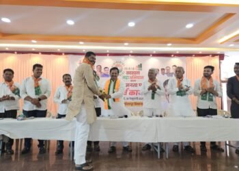 हजार सदस्य नोंदणी करणाऱ्या कार्यकर्त्यांचा सत्कार