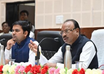 पारदर्शी, गतिमान प्रशासनाचा संकल्प करा – पालकमंत्री चंद्रशेखर बावनकुळे