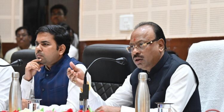 पारदर्शी, गतिमान प्रशासनाचा संकल्प करा – पालकमंत्री चंद्रशेखर बावनकुळे