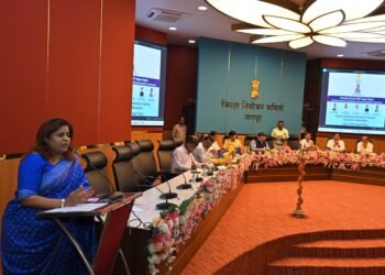 गुंतवणुकदारांसाठी रेड कार्पेट, उद्योजकांच्या अडचणी प्राधान्याने सोडविणार