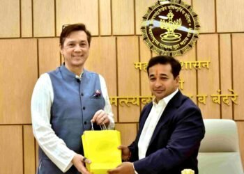 मुंबईत पर्यावरणपूरक वॉटर टॅक्सीचा पायलट प्रोजेक्ट त्वरित सुरू करा