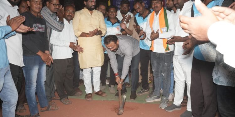 पालकमंत्र्यांच्या हस्ते माळशिरस तालुक्यातील विविध विकास कामांचे उद्घाटन