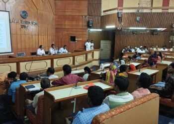 पवारांनी घेतली स्वच्छता कर्मचाऱ्यांची कार्यशाळा..! काय ठरलं… वाचा