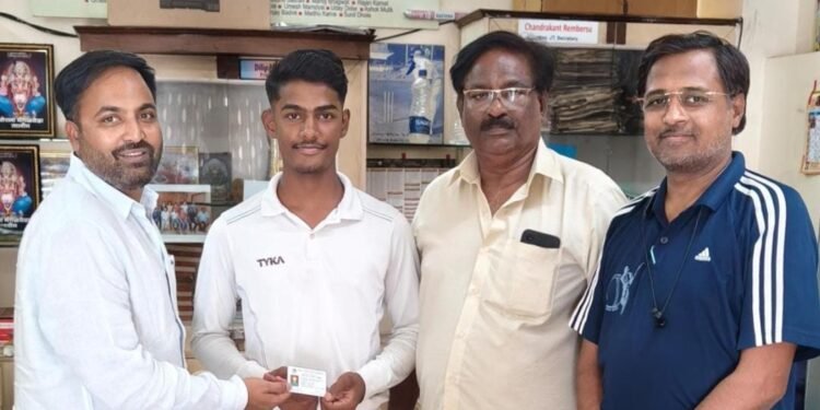 सोलापूर जिल्हा क्रिकेट असोसिएशन चे वतीने खेळाडूंसाठी स्मार्ट कार्ड