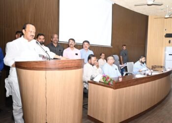 विद्यार्थ्यांनो, पुस्तके वाचा, स्वतःला सक्षम बनवा 