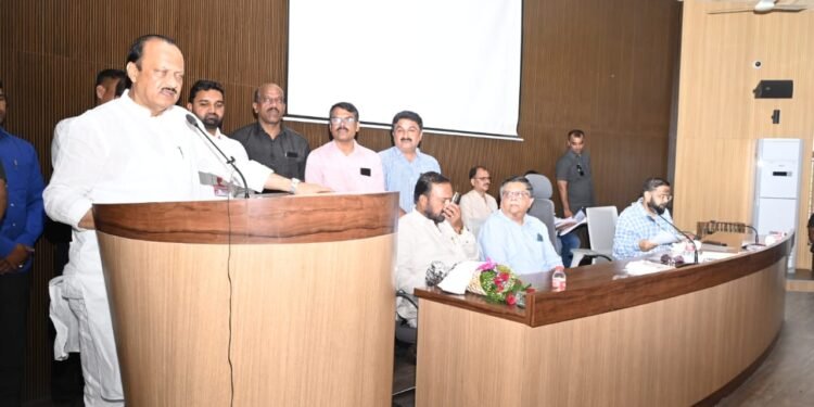 विद्यार्थ्यांनो, पुस्तके वाचा, स्वतःला सक्षम बनवा 