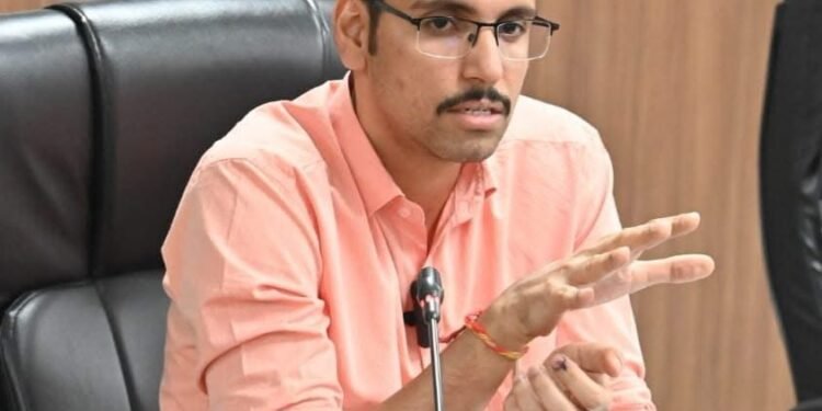 जम्मू कश्मीर येथे पर्यटनासाठी गेलेल्या नागरिकांच्या नातेवाईकांनी जिल्हा प्रशासनाशी संपर्क साधावा