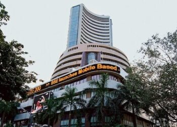 ब्लॅक मंडे | शेअर बाजार ‘धडाम’ कोसळला ; ट्रम्प च्या टेरिफ कार्डचा दणका.!