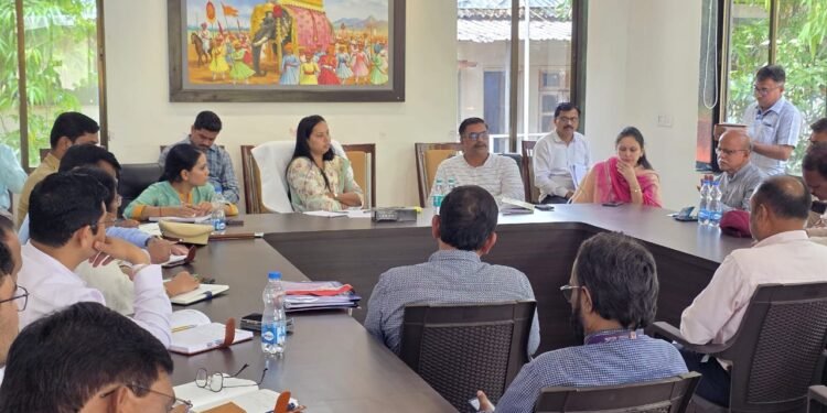 छत्रपती शिवाजी महाराज पुण्यतिथी कार्यक्रमाच्या नियोजनाचा महिला व बाल विकास मंत्री आदिती तटकरे यांनी घेतला आढावा