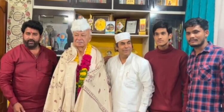 गायक मोहम्मद अयाज यांच्या ईद मिलन कार्यक्रमात माजी केंद्रीय मंत्री सुशीलकुमार शिंदे यांची उपस्थिती