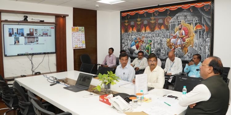 कृषी विद्यापीठास पर्यायी जागा उपलब्ध करून द्यावी