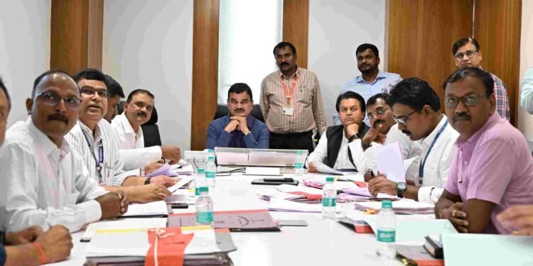 लातूर जिल्हा क्रीडा संकुलाचे अद्ययावतीकरण करावे