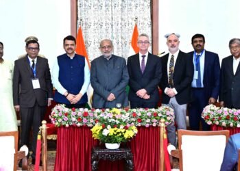 राज्यपाल व मुख्यमंत्री यांच्या उपस्थितीत गोंडवाना विद्यापीठाचे लॉईड्स मेटल्स व ऑस्ट्रेलियातील कर्टीन विद्यापीठासोबत सामंजस्य करार