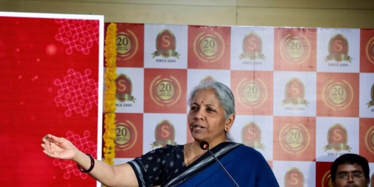 रिटायर्ड सरकारी कर्मचाऱ्यांना आठव्या वेतन आयोगाचा लाभ मिळणार का?