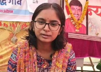 “बाप गेला… पण लढणं थांबलं नाही!” – वैभवी देशमुखची जिद्द..! बारावीत यश…