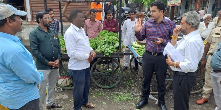 स्वच्छ सोलापूरसाठी आयुक्तांचा दौरा | कचरा टाकणाऱ्यांवर..!