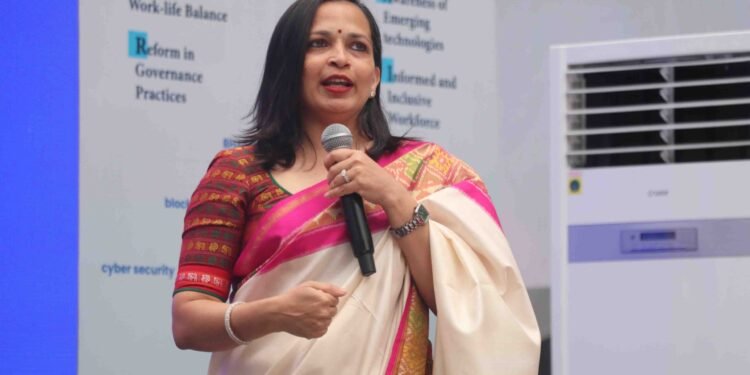 सुदृढ आरोग्याची गुरुकिल्ली संतुलित आहार – आहारतज्ञ ऋजुता दिवेकर