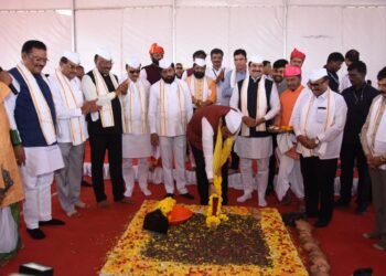 पुण्यश्लोक अहिल्यादेवी होळकर सहकारी सूतगिरणी व चौंडी ते निमगाव डाकू रस्त्याचे मुख्यमंत्र्यांच्या हस्ते भूमिपूजन