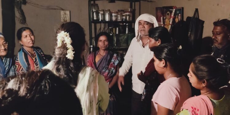 विहिरीच्या दुर्घटनेतील अल्पवयीन मुलांच्या मृत्यू प्रकरणी खासदार शिंदे यांनी कुटुंबियांचे केले सांत्वन