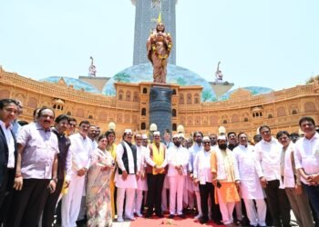 पुण्यश्लोक अहिल्यादेवी होळकर यांना मुख्यमंत्री व मंत्रिमंडळाकडून अभिवादन
