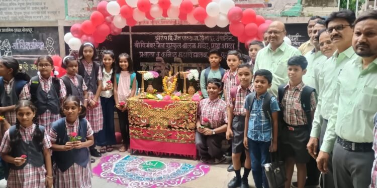 जैन गुरुकुलात उत्साही वातावरणात प्रवेशोत्सव साजरा