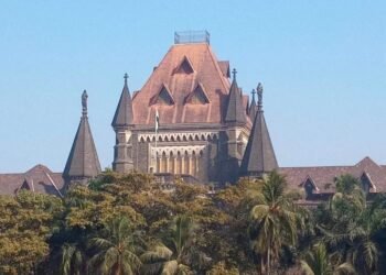 चोरीचे सोने विकत घेतल्याप्रकरणी अटकेत असलेल्या सोनारास उच्च न्यायालयातून जामीन