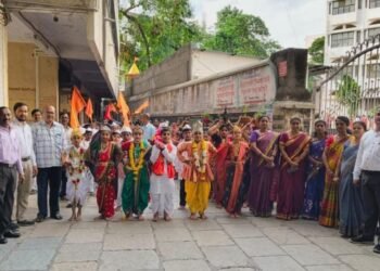 ‘चिमुकल्यांची वारी, ‘गुरुकुल’च्या दारी ; रंगला भक्तिभावपूर्ण रिंगण सोहळा