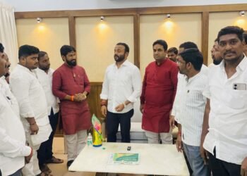 ‘रायगडवाडी’ एक ऐतिहासिक निर्णय : पालकमंत्री गोरे यांचा आमदार कोठे, धुत्तरगांवकर, सहकाऱ्यांच्या हस्ते सन्मान