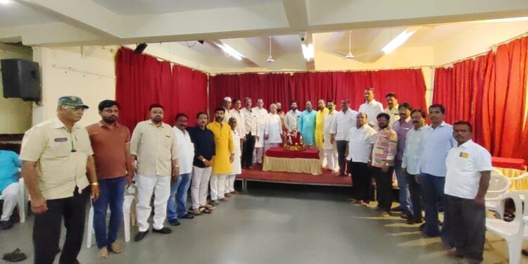 हकालपट्टी! मराठा क्रांती मोर्चाचा माजी महापौर मनोहर सपाटे यांच्या विरोधात एल्गार..! Live