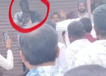 अक्कलकोटमध्ये खळबळजनक प्रकार : प्रवीण गायकवाड यांना काळं फासून मारहाण