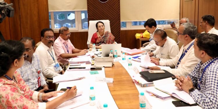 ऊसतोड महिला कामगारांच्या समस्यांवर ठोस उपाययोजना