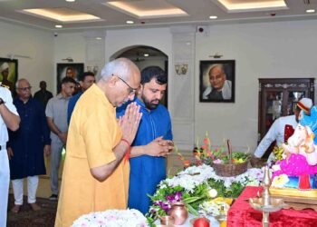 राजभवन येथे राज्यपालांच्या हस्ते गणरायाची प्रतिष्ठापना