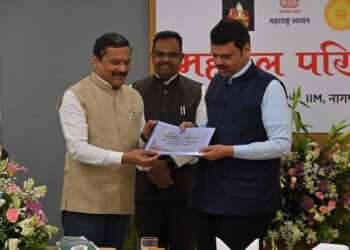 मुख्यमंत्र्यांकडून जिल्हाधिकारी दिलीप स्वामी यांच्या उपक्रमांचे कौतुक..