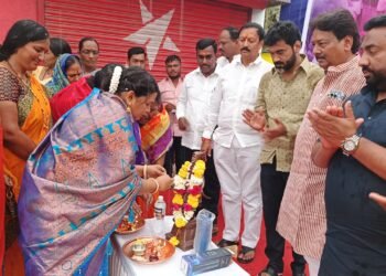 राखीच्या धाग्यात बंधुत्वाची गाठ ; अनंत जाधव यांच्या वतीने सामुदायिक सोहळा